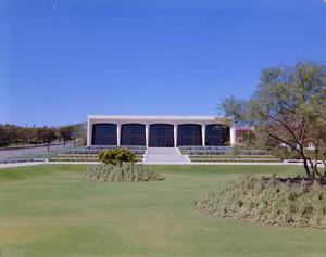 Primary view of object titled '[Photo of the Amon Carter Museum of Western Art]'.