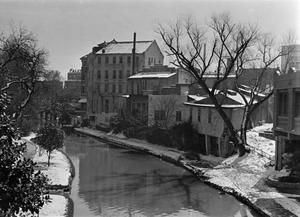 Primary view of object titled '[San Antonio River Walk covered in snow]'.