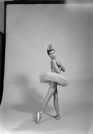 Primary view of object titled '[Photograph of Jane Cecily Nyman in ballet attire]'.