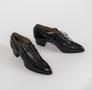 Thumbnail image of item number 2 in: 'Oxford-style shoes'.