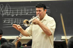 Primary view of object titled '[José Hernández teaches 2012 Mariachi Aguilitas camp, 2]'.
