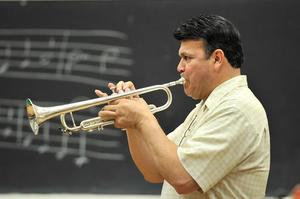 Primary view of object titled '[José Hernández teaches 2012 Mariachi Aguilitas camp, 4]'.