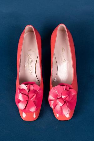 Primary view of object titled 'Pink pumps'.
