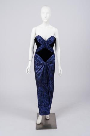 Primary view of object titled 'Evening gown'.