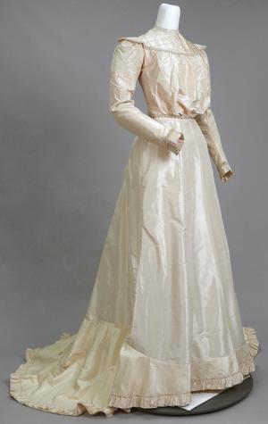 Primary view of object titled 'Graduation dress'.