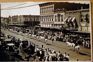 Primary view of object titled '[1911 Parade - Pine Street]'.