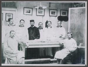 Primary view of object titled '[Texas Doctors at Polyclinic Course]'.
