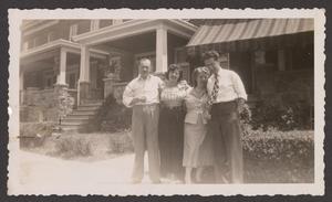Primary view of object titled '[Photograph of the Goldberger Family]'.