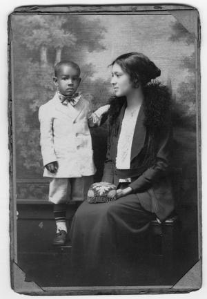 Primary view of object titled '[Portrait of an Unidentified Mother with a Child]'.