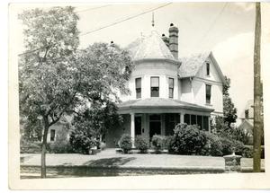 Primary view of object titled 'House at 515 East Houston St., Marshall, Texas]'.