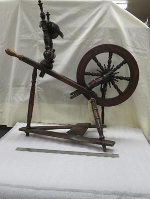 Primary view of object titled '[Late 18th century Irish spinning wheel, upright]'.