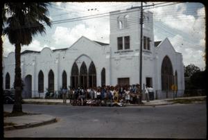 Primary view of object titled '[Photograph of a Group in Front of Iglesia Presbiteriana Mexicana]'.