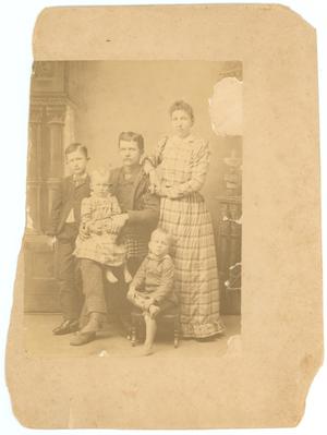 Primary view of object titled '[Chaney Family]'.