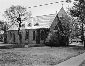 Primary view of object titled '[Matthews Memorial Presbyterian Church, (Northwest oblique)]'.