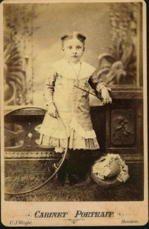 Primary view of object titled '[Photograph of Mamie Davis as a child]'.
